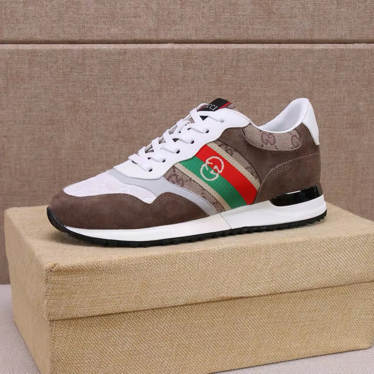 Factory price: 400💰[Gucci men's sports shoes] Gucci fashionable casual men's shoes🇨🇳Original 1:1 mold opening, new model debuts first💯Not high-profile but avant-garde, simple, low-key and fashionable, super versatile style🌿Made of original cowhide➕Sheepskin lining🎋The version is comfortable on the feet, first-class workmanship🍍Number: 38-44, (45 customized)